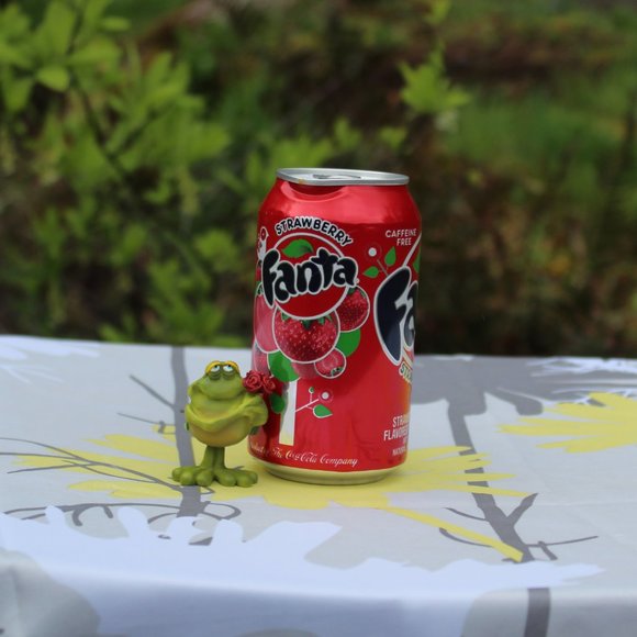 Vintage Douglas Frog Holding Flower Bouquet Figurine. Excellent condition. - Picture 6 of 6